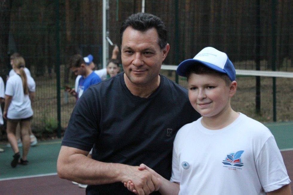 Директор Елабужского института КФУ и глава Елабужского муниципального района посетили 'Университетскую смену' Директор Елабужского института КФУ и глава Елабужского муниципального района посетили 'Университетскую смену'