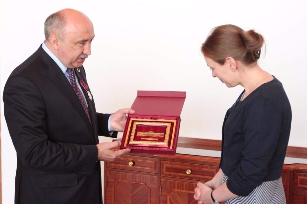 Rector Ilshat Gafurov Receives Polish Cross of Merit from Ambassador Katarzyna Pelczynska-Nalecz