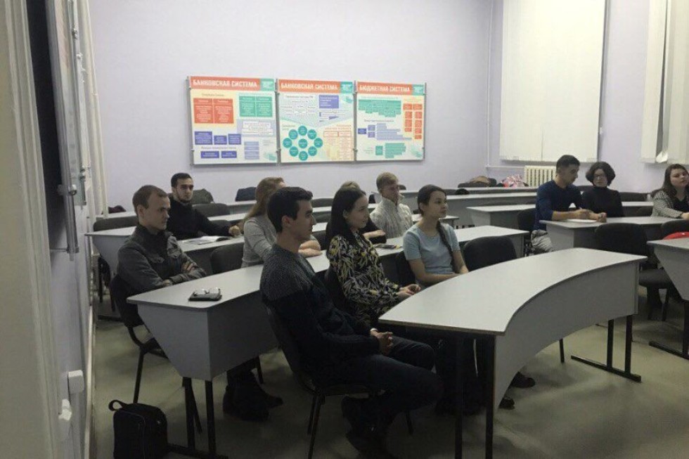 На факультете экономики и управления Елабужского института КФУ прошла деловая игра между студентами 2 и 4 курсов На факультете экономики и управления Елабужского института КФУ прошла деловая игра между студентами 2 и 4 курсов