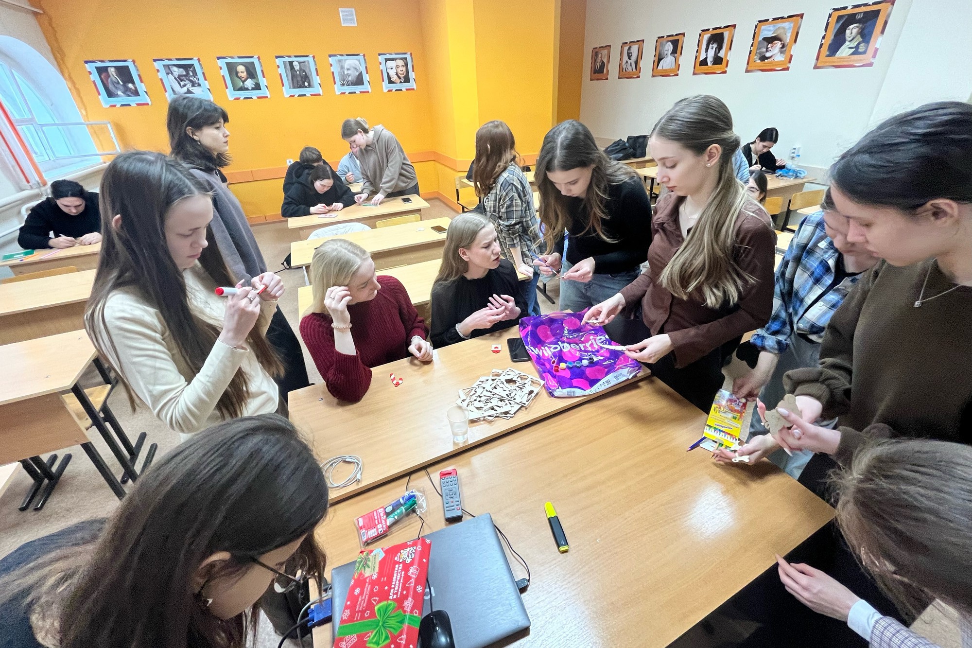 Студенты Елабужского института КФУ создали авторские игрушки на новогоднем мастер-классе Студенты Елабужского института КФУ создали авторские игрушки на новогоднем мастер-классе