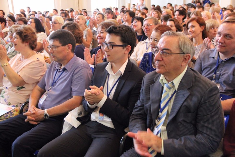 Сегодня, 10 августа состоялась торжественная церемония закрытия VII Международного фестиваля школьных учителей Сегодня, 10 августа состоялась торжественная церемония закрытия VII Международного фестиваля школьных учителей