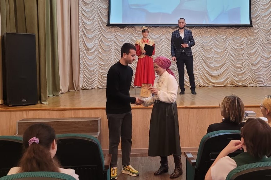 В Елабужском институте отпраздновали День Родного языка и День рождения Габдуллы Тукая В Елабужском институте отпраздновали День Родного языка и День рождения Габдуллы Тукая