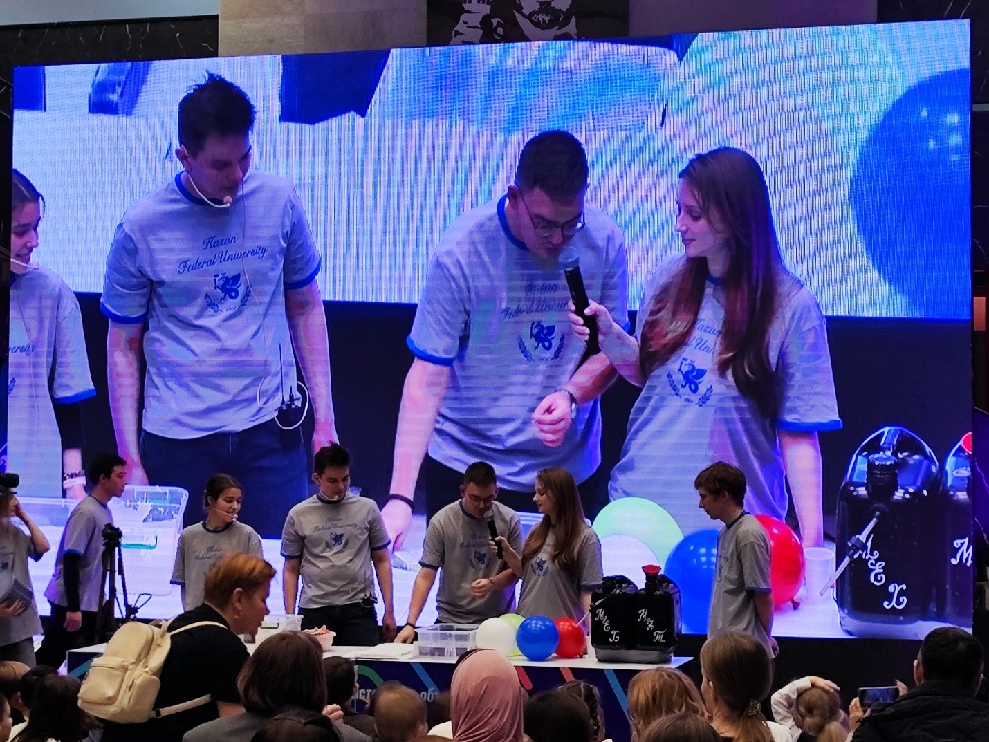 Студенты отделения механики ? организаторы проекта 'PROнаука в КФУ' Студенты отделения механики ? организаторы проекта 'PROнаука в КФУ'