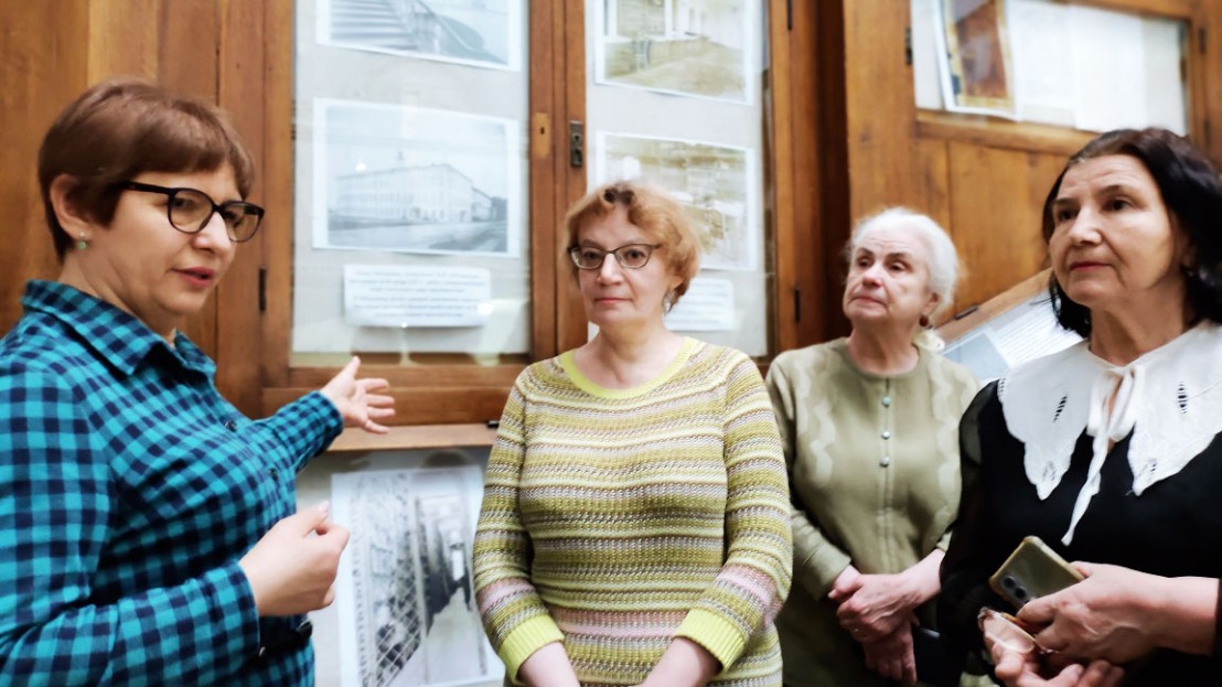 �������  � ,����������� �������� �������� ���