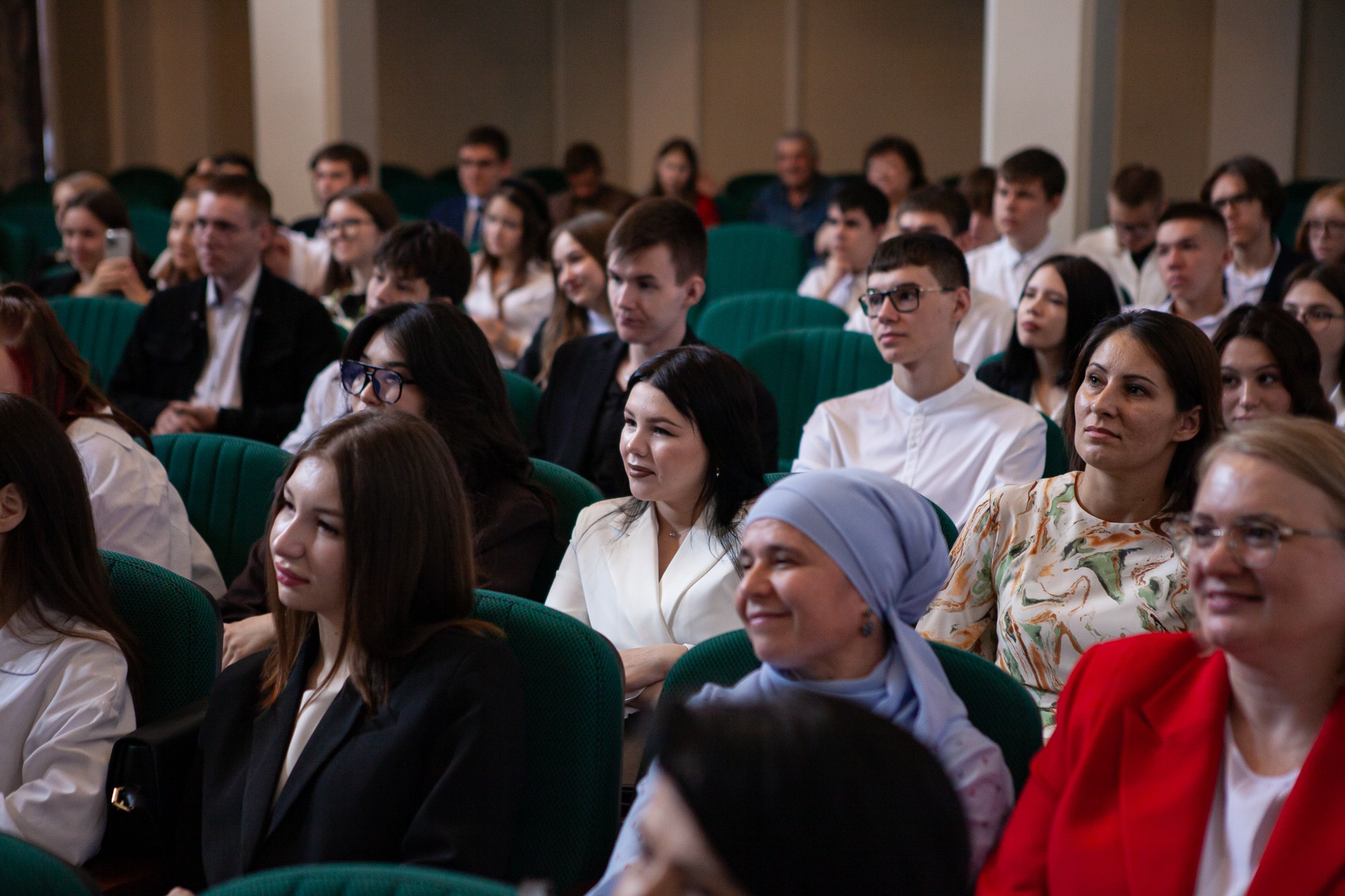 В Елабужском институте начинают звенеть последние звонки В Елабужском институте начинают звенеть последние звонки