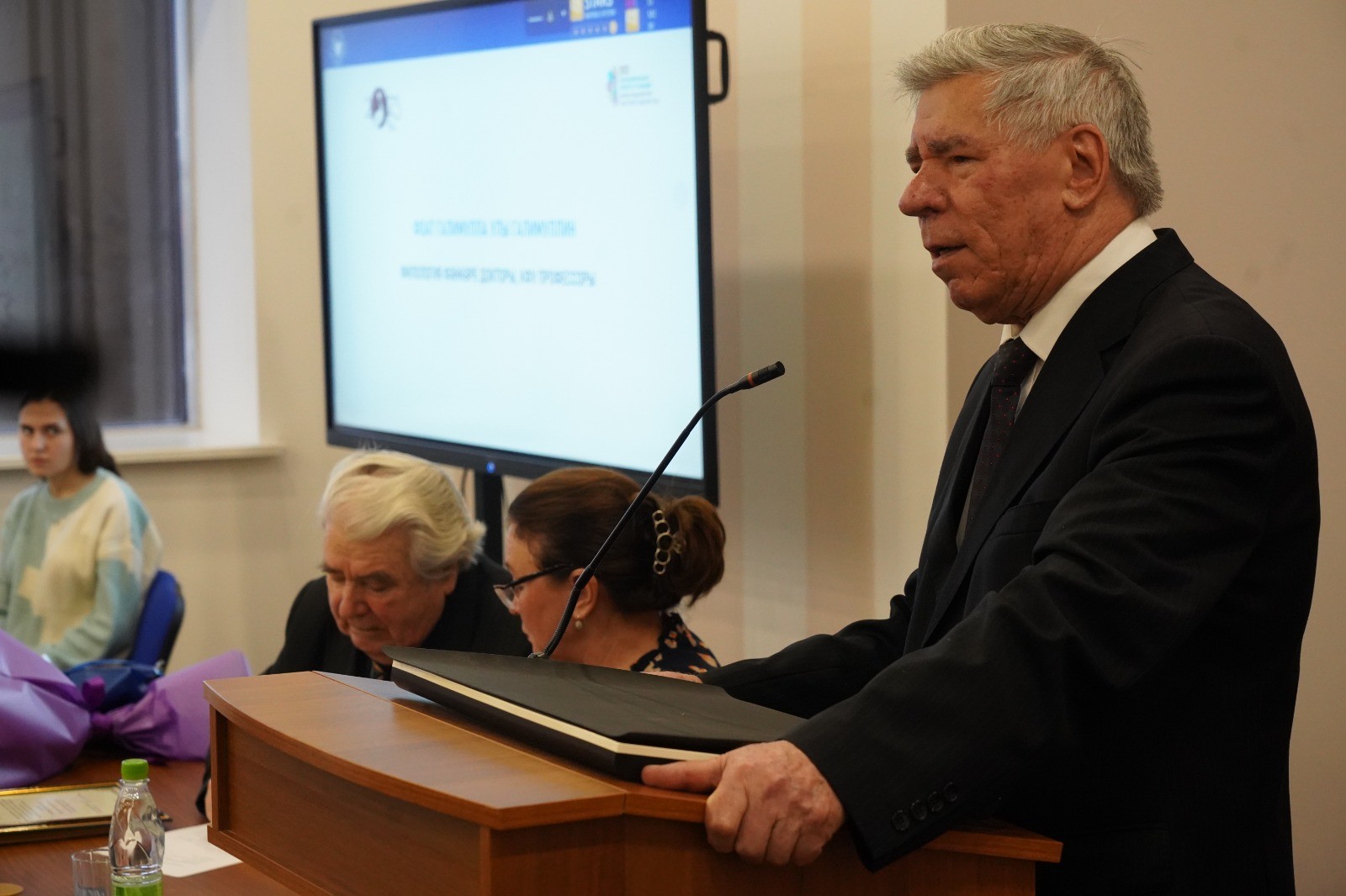 В Казанском университете чествовали профессора Марселя Бакирова В Казанском университете чествовали профессора Марселя Бакирова