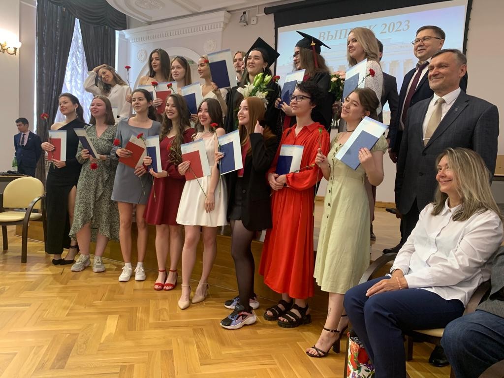 Выпускники бакалавриата кафедры биохимии, биотехнологии и фармакологии получили дипломы Выпускники бакалавриата кафедры биохимии, биотехнологии и фармакологии получили дипломы