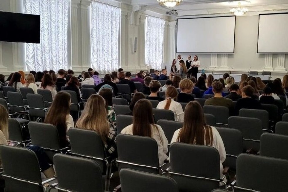 Интерактивные встречи студентов старших курсов с первокурсниками 'Институтские истории' Интерактивные встречи студентов старших курсов с первокурсниками 'Институтские истории'