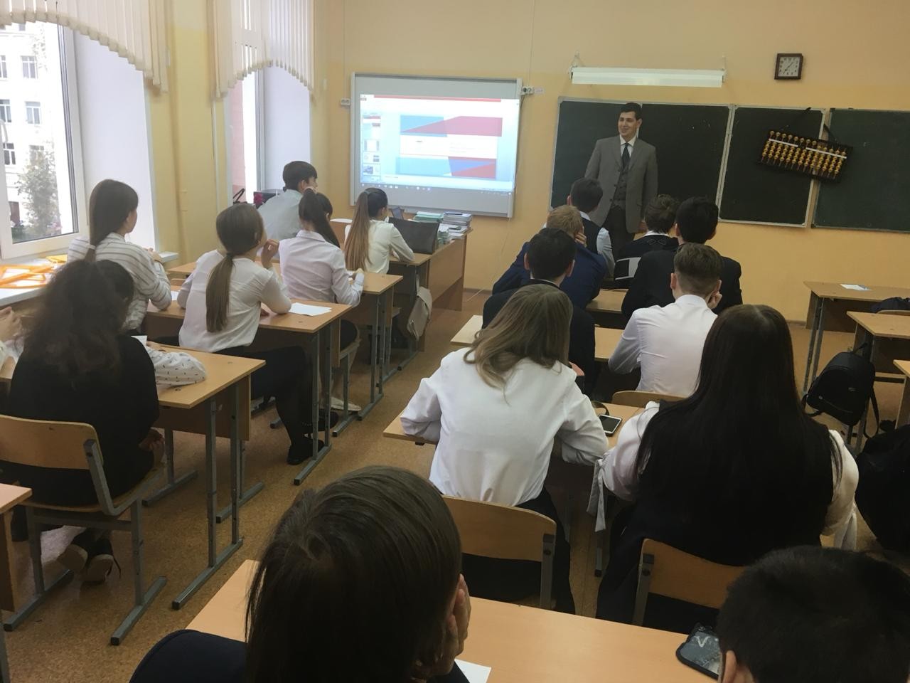 Сотрудники Института международных отношений представили образовательные программы Сотрудники Института международных отношений представили образовательные программы