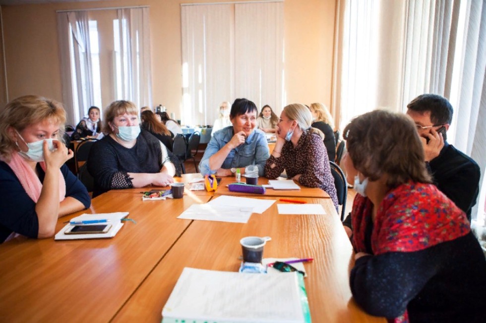 В Елабужском институте прошел квиз для преподавателей и сотрудников ЕИ КФУ и ОШ 'Университетская', посвященный Дню учителя В Елабужском институте прошел квиз для преподавателей и сотрудников ЕИ КФУ и ОШ 'Университетская', посвященный Дню учителя