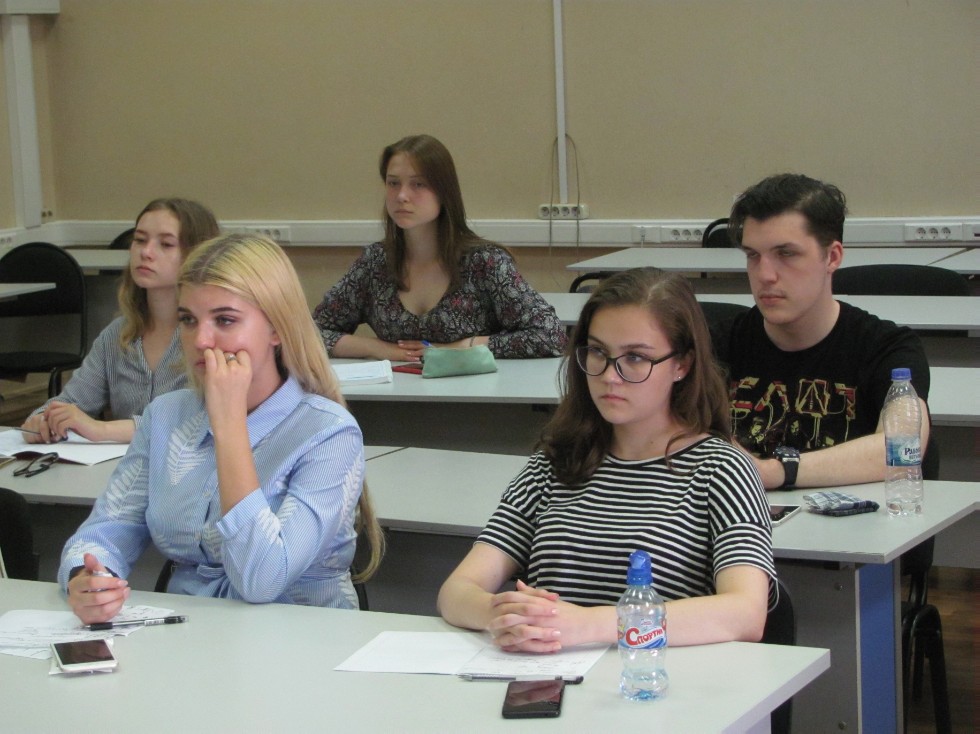 ���������� ���������� ��������� � ������������� ��������� �� ����������� ������������ '������������' � '�����������'