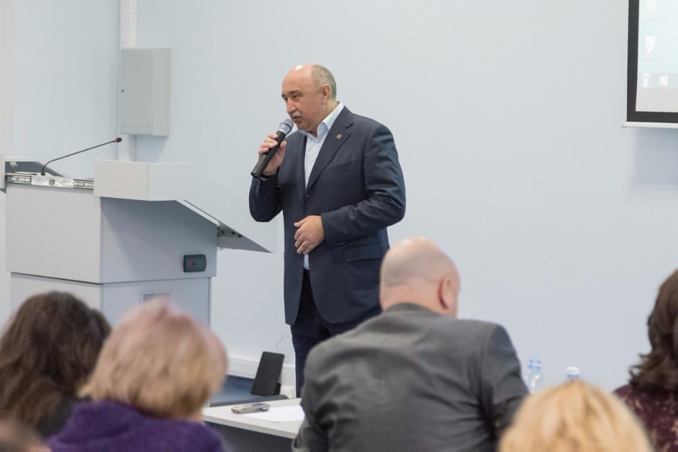 President of Tatarstan Visited Naberezhnye Chelny Institute, Rector Gafurov Present at Discussions of Two Institute Roadmaps