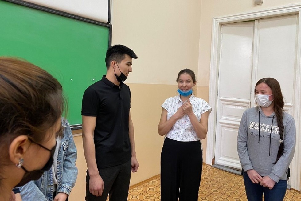 Трениговое занятие для иностранных студентов 'Я ? глазами других' Трениговое занятие для иностранных студентов 'Я ? глазами других'