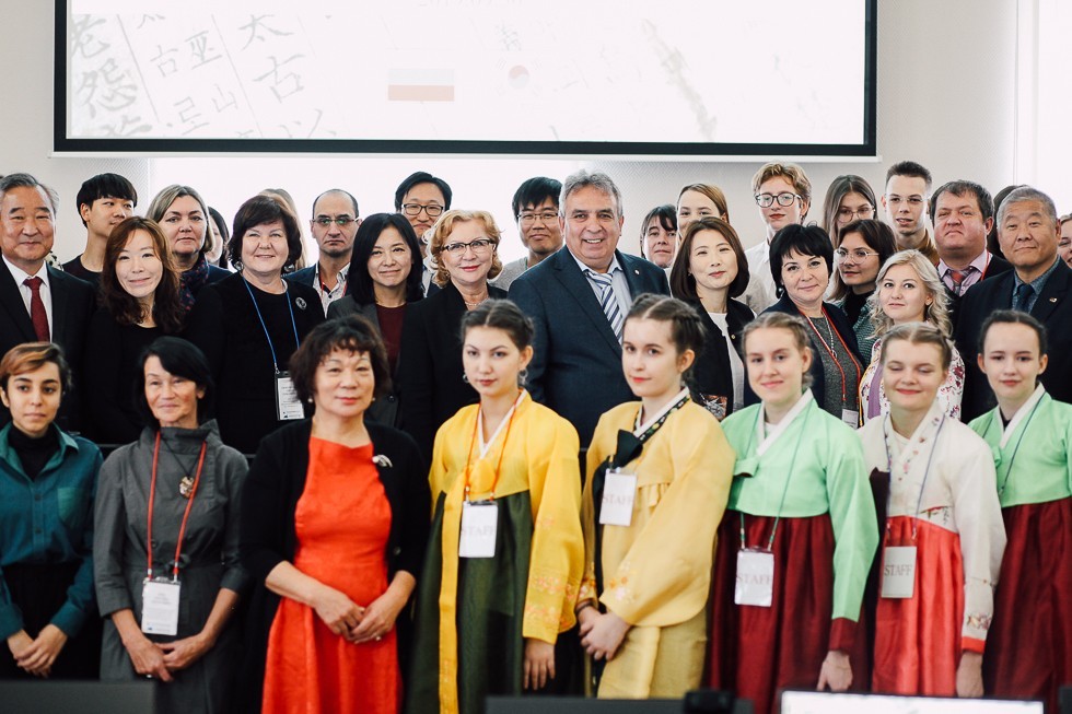 В ИМО торжественно открыли X Семинар по корееведению(фоторепортаж) В ИМО торжественно открыли X Семинар по корееведению(фоторепортаж)