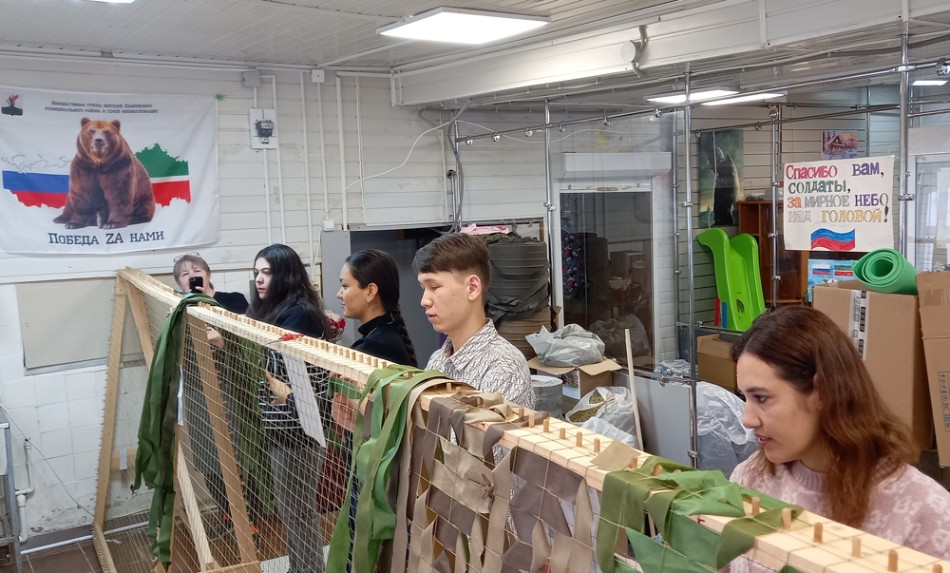 Кураторский час с группой е3413: Плетение маскировочных сетей для СВО Кураторский час с группой е3413: Плетение маскировочных сетей для СВО