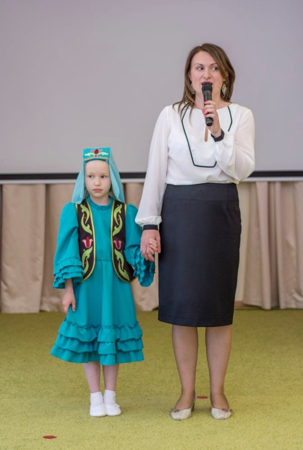 Здесь приобретают знания дети 21 века Здесь приобретают знания дети 21 века