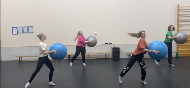 ФИТБОЛ-АЭРОБИКА ФИТБОЛ-АЭРОБИКА