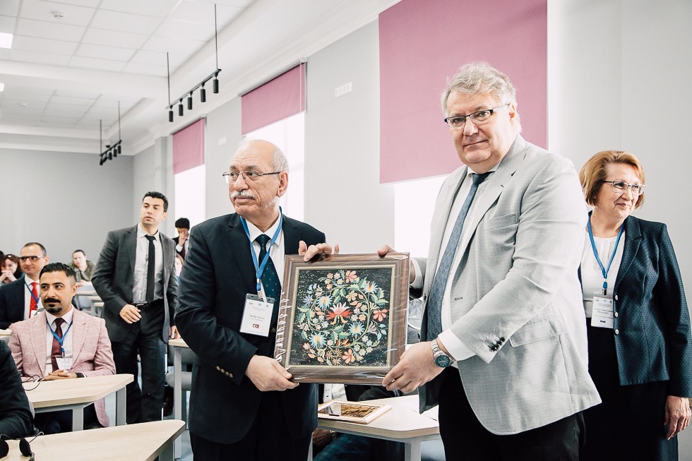 В Институте международных отношений проходит I Международный научный симпозиум 'История и культура Золотой Орды' В Институте международных отношений проходит I Международный научный симпозиум 'История и культура Золотой Орды'