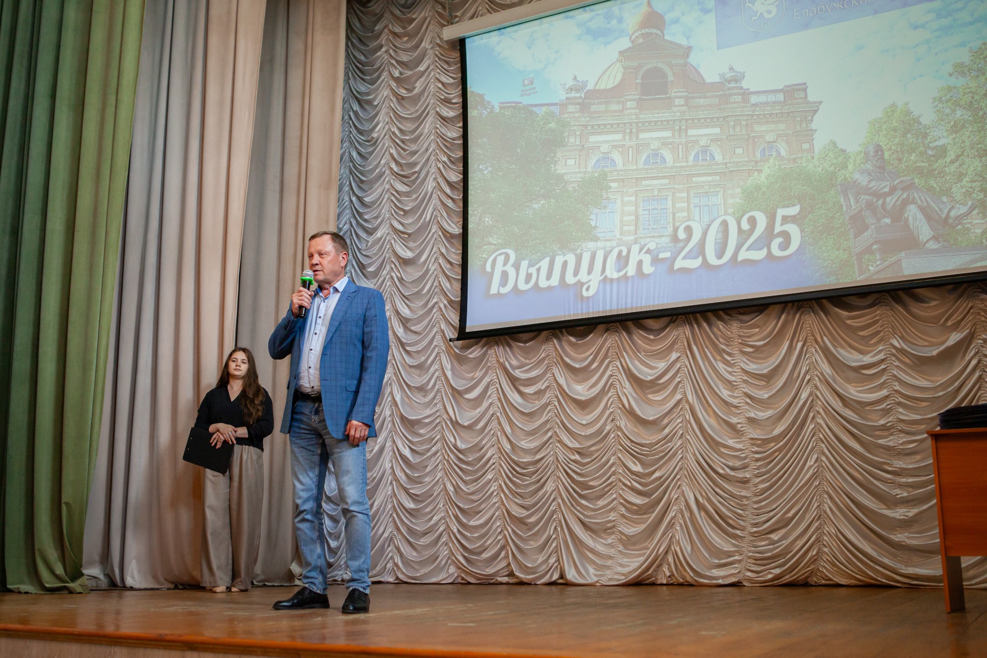 Состоялось вручение дипломов выпускникам Елабужского института КФУ Состоялось вручение дипломов выпускникам Елабужского института КФУ