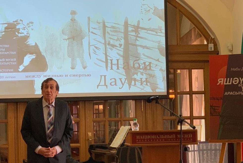 Студенты стали гостями выставки, посвященной писателю Нэби Дэули Студенты стали гостями выставки, посвященной писателю Нэби Дэули