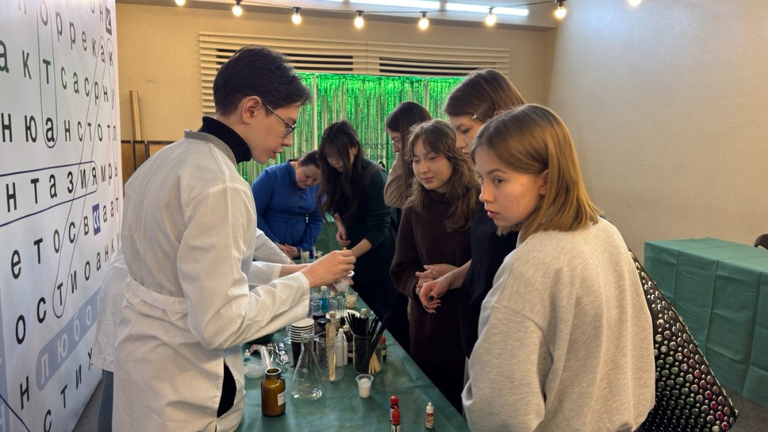 Студенты научного кружка 'Новый учитель' на Республиканском фестивале науки 'Территория знаний' Студенты научного кружка 'Новый учитель' на Республиканском фестивале науки 'Территория знаний'