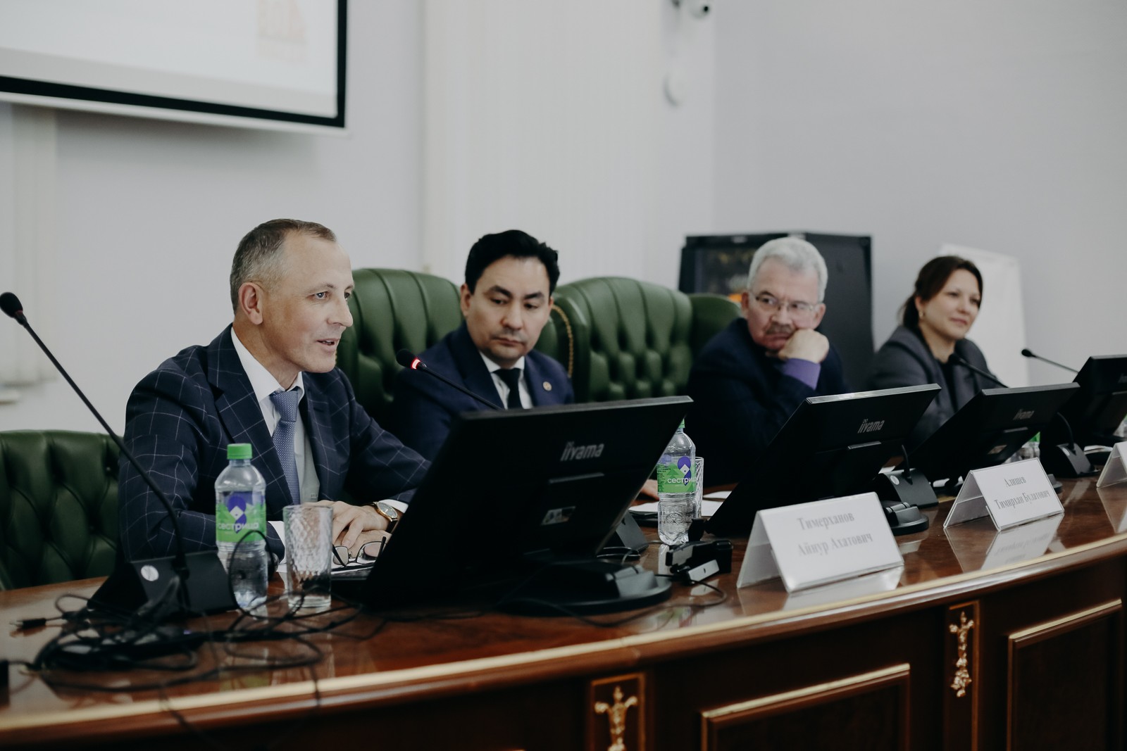 В Институте международных отношений, истории и востоковедения вручили дипломы по программе 'Синхронный перевод (арабский язык)' В Институте международных отношений, истории и востоковедения вручили дипломы по программе 'Синхронный перевод (арабский язык)'