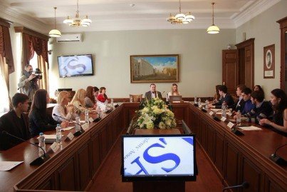 21- 22 марта 2015 года юридический факультет КФУ стал первой площадкой в России, собравшей локальные группы Европейской Ассоциации Студентов - Юристов (ELSA) из Москвы, Санкт-Петербурга, Калининграда, Казани и гостей из Германии. 21- 22 марта 2015 года юридический факультет КФУ стал первой площадкой в России, собравшей локальные группы Европейской Ассоциации Студентов - Юристов (ELSA) из Москвы, Санкт-Петербурга, Калининграда, Казани и гостей из Германии.