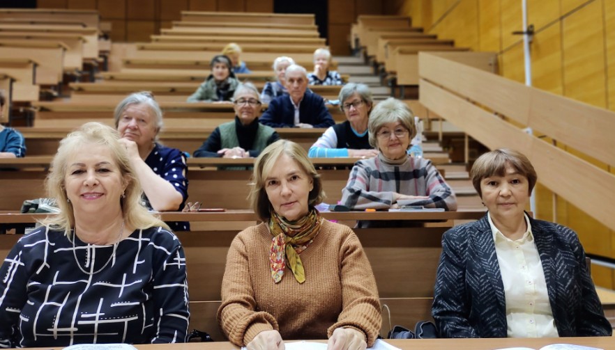 Слушатели Университета третьего возраста погрузились в истории генеаологического древа Рюриковичей. Слушатели Университета третьего возраста погрузились в истории генеаологического древа Рюриковичей.