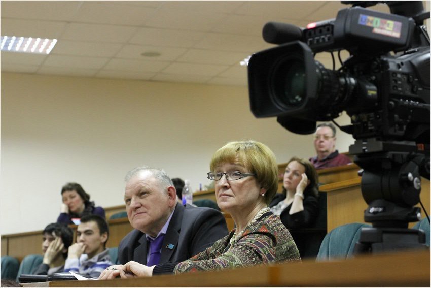 A Meeting with an Eminent Scientist from Japan, Professor Kimitako Matsuzato﻿