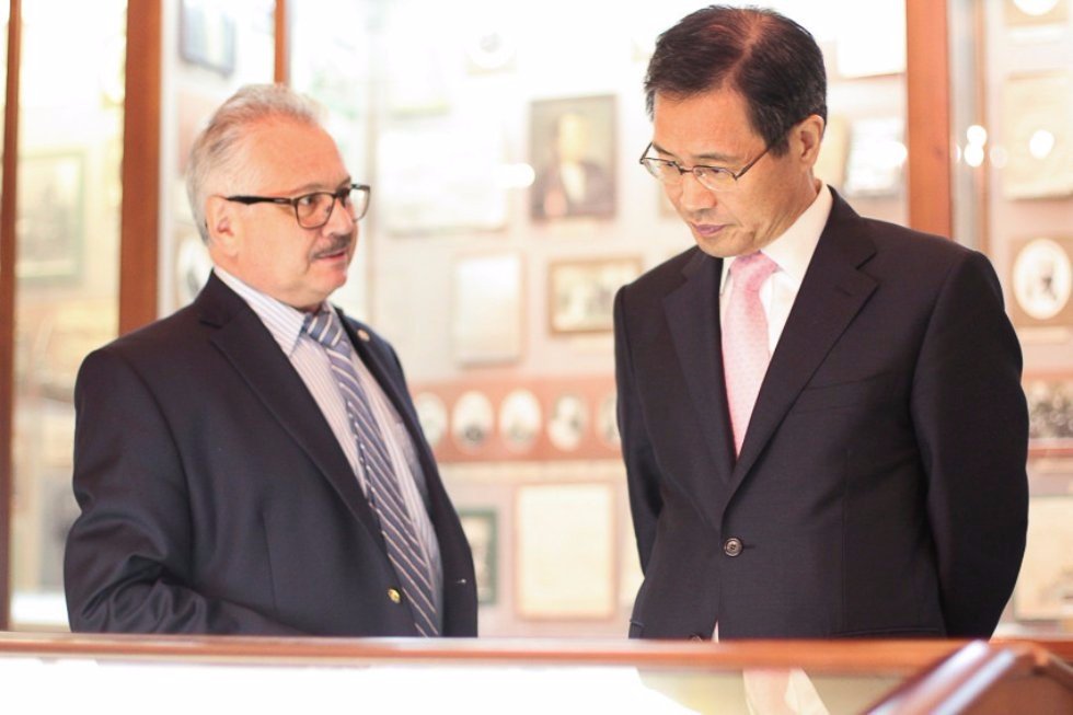 Ambassador Park Ro-byug of South Korea Ready to Work on Further Expansion of Cooperation