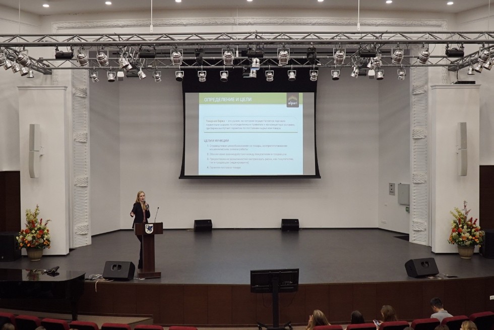 Влиятельный российский аналитик на лекции в КФУ дала прогноз роста цен на 2019 год Влиятельный российский аналитик на лекции в КФУ дала прогноз роста цен на 2019 год