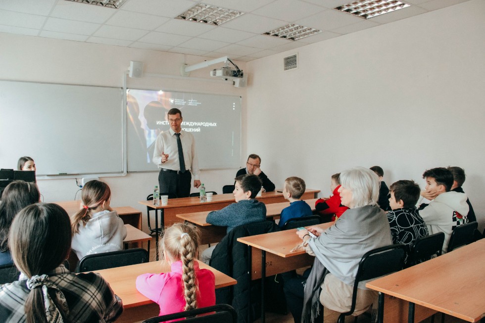 Будущее за нами: состоялась встреча с будущими студентами в рамках кинопоказа Будущее за нами: состоялась встреча с будущими студентами в рамках кинопоказа