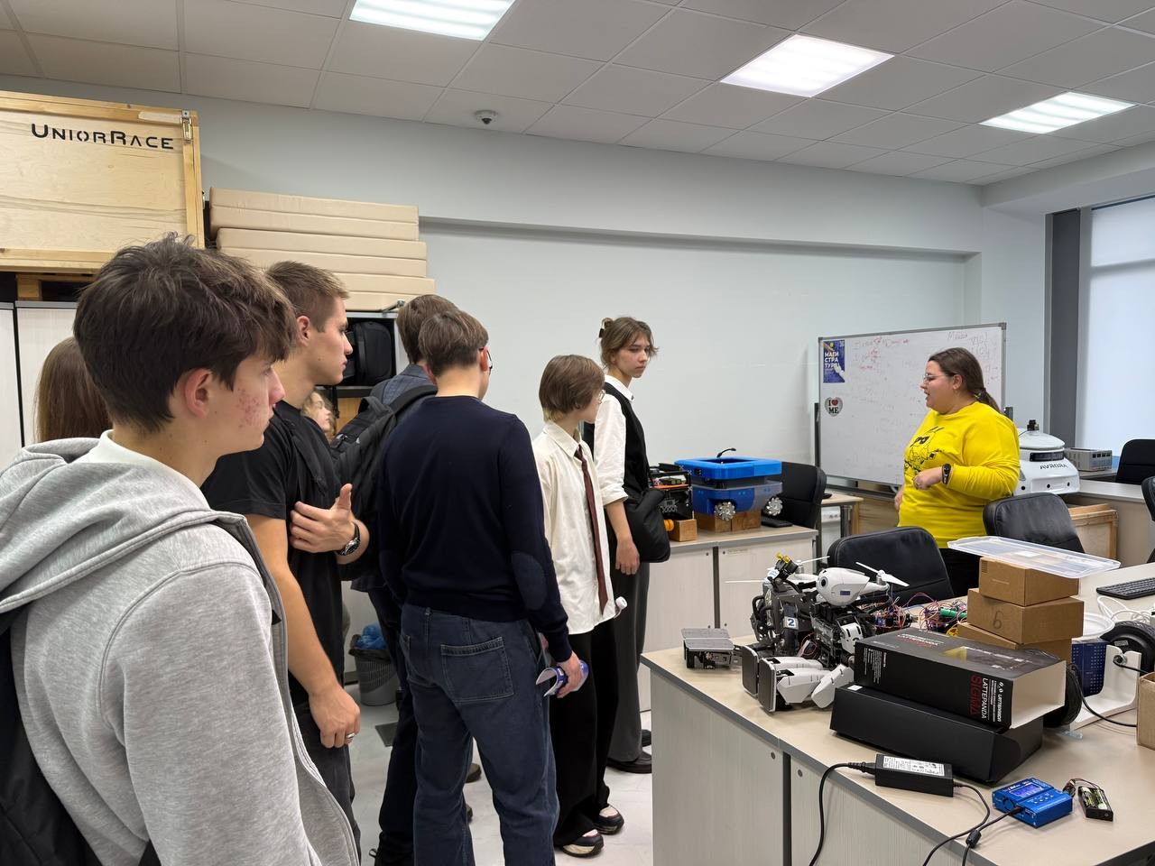 Школьники посетили Лабораторию интеллектуальных робототехнических систем Школьники посетили Лабораторию интеллектуальных робототехнических систем