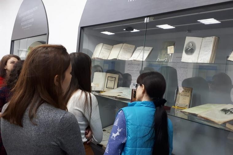 Первокурсники факультета иностранных языков посетили Музей книги Первокурсники факультета иностранных языков посетили Музей книги