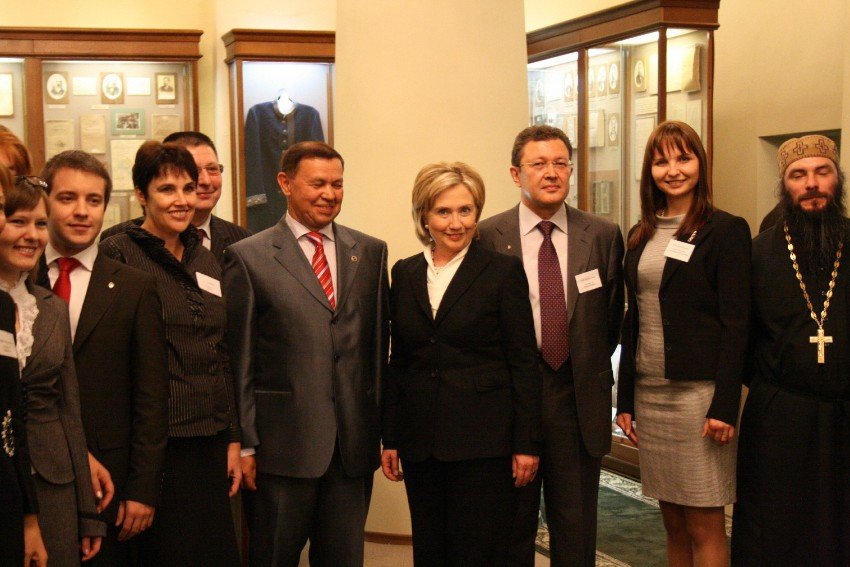 Служить университету ? в этом ее призвание. Алла Аркадьевна Сальникова Служить университету ? в этом ее призвание. Алла Аркадьевна Сальникова