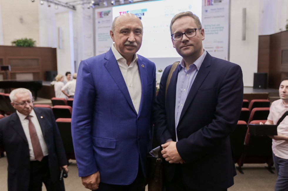 Ильшат Рафкатович Гафуров назвал большим успехом результаты прошедшего в Казани саммита ТНЕ Ильшат Рафкатович Гафуров назвал большим успехом результаты прошедшего в Казани саммита ТНЕ