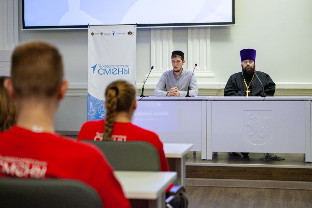 Межконфессиональная встреча прошла в Елабужском институте КФУ Межконфессиональная встреча прошла в Елабужском институте КФУ