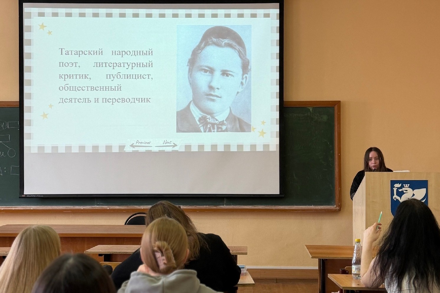 'Ну, а песня останется?': студентки Елабужского института КФУ прочитали лекцию к 120-летию Мусы Джалиля 'Ну, а песня останется?': студентки Елабужского института КФУ прочитали лекцию к 120-летию Мусы Джалиля