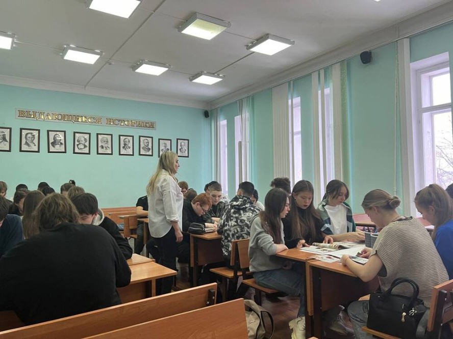 Преподаватели Елабужского института КФУ продолжают работу со школьниками психолого-педагогических классов г. Елабуги Преподаватели Елабужского института КФУ продолжают работу со школьниками психолого-педагогических классов г. Елабуги