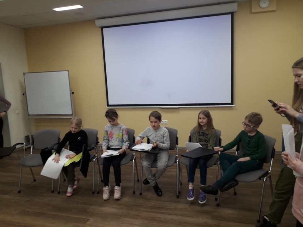 Актерский состав детского театра КФУ 'Радуга' работает над новым спектаклем Актерский состав детского театра КФУ 'Радуга' работает над новым спектаклем