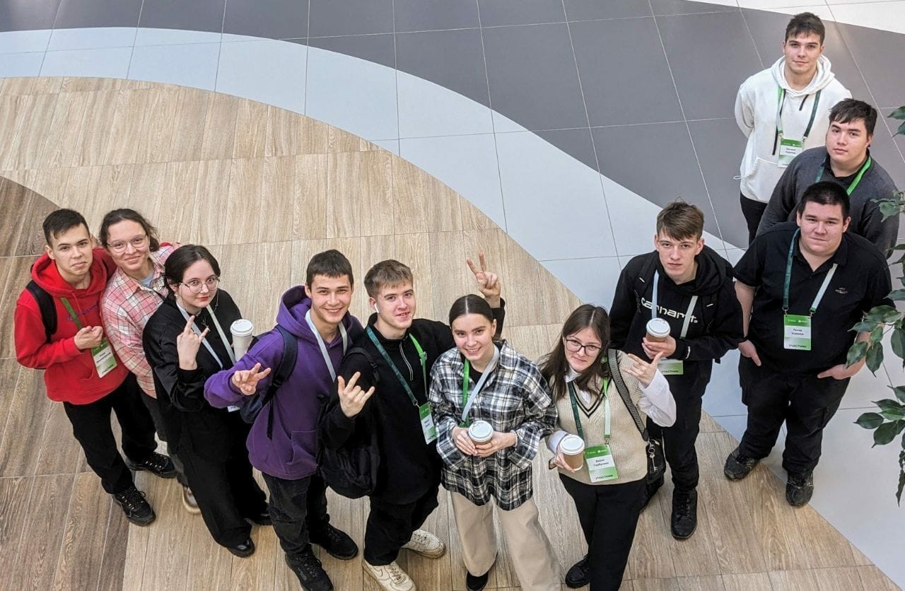 Студенты института и колледжа, обучающиеся школы 'Университетская' Елабужского института КФУ посетили республиканский фестиваль Студенты института и колледжа, обучающиеся школы 'Университетская' Елабужского института КФУ посетили республиканский фестиваль