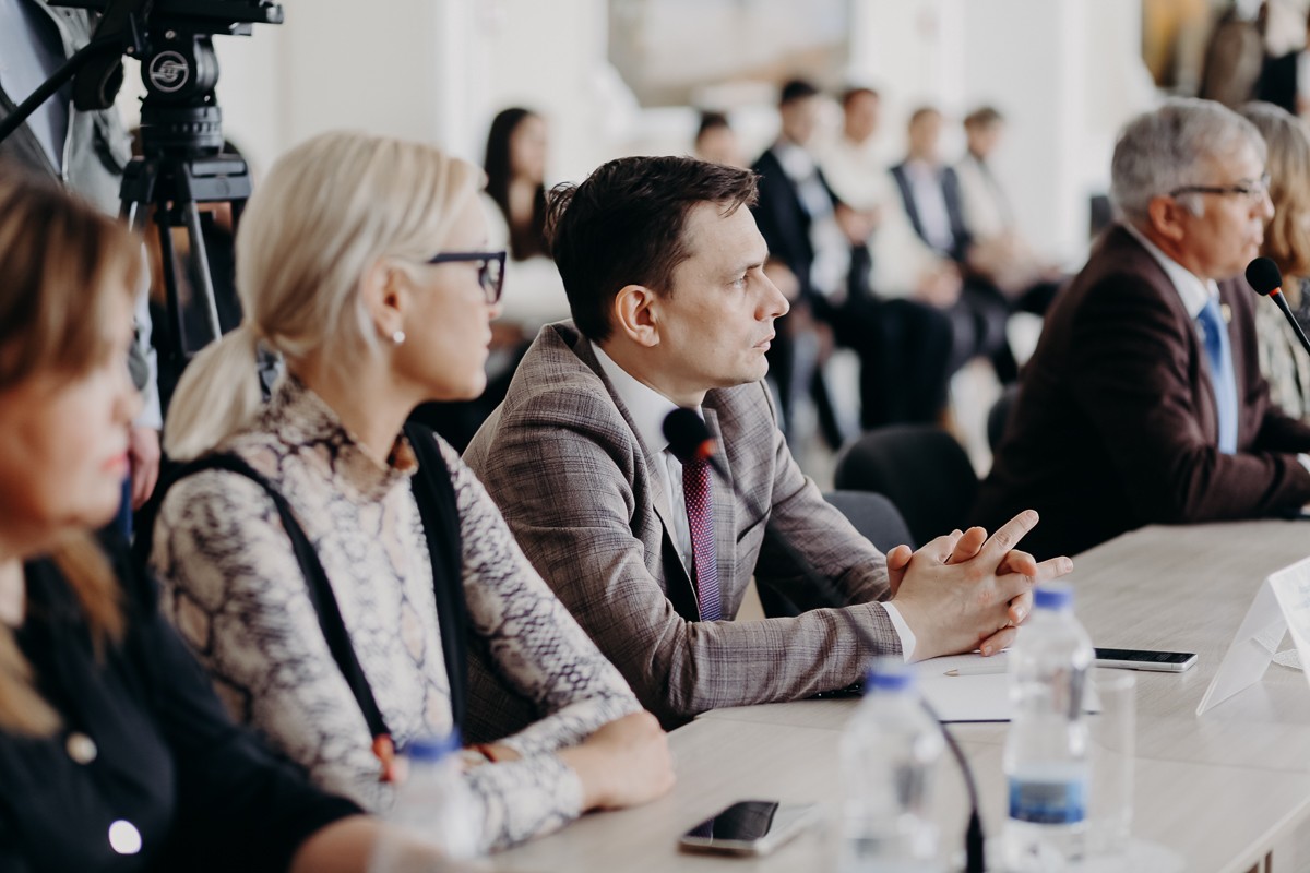 В ходе визита в КФУ послы африканских стран высоко оценили уровень российского образования В ходе визита в КФУ послы африканских стран высоко оценили уровень российского образования