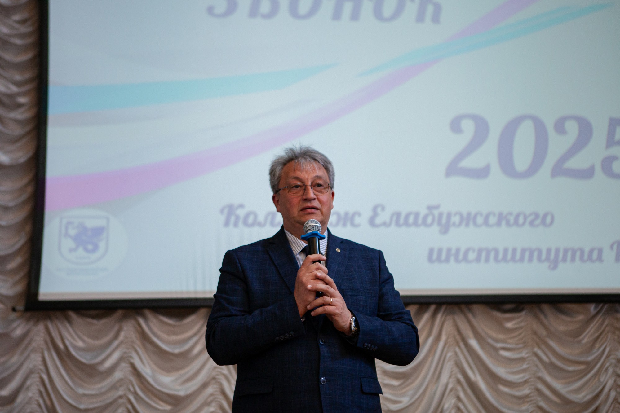 В Елабужском институте начинают звенеть последние звонки В Елабужском институте начинают звенеть последние звонки