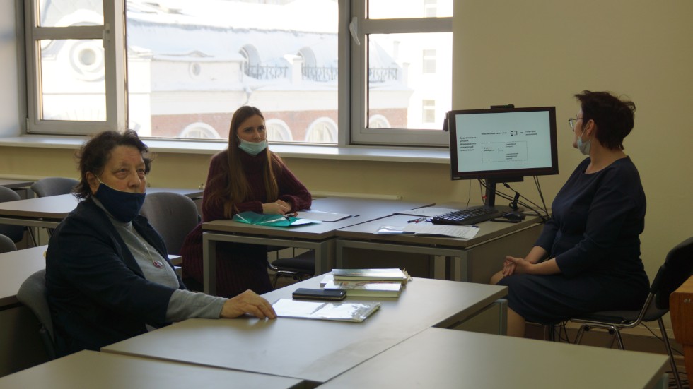 �������������  ������-������������ �����������, ����������� 100-����� �� ��� �������� ��������� ��� ���������