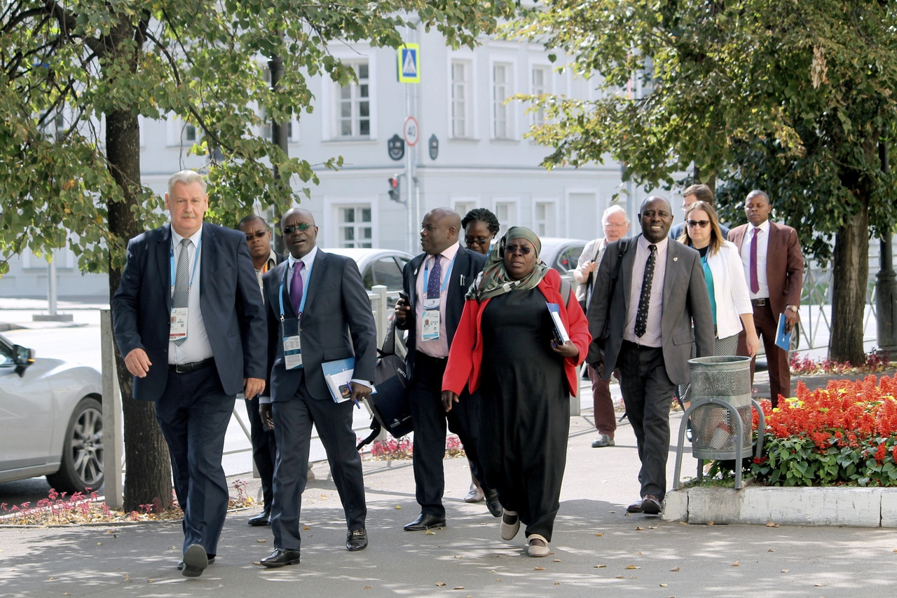 Deputy Minister of Education and Sports of Uganda Alex Kakooza toured Kazan University's petroleum cluster ,Uganda, Ministry of Education and Sports of Uganda