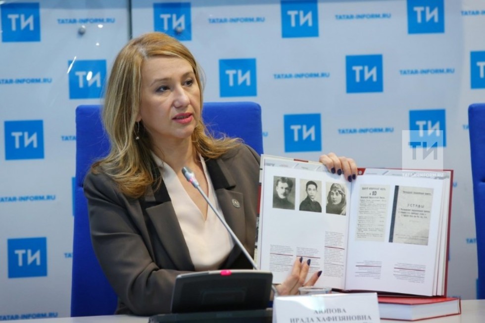 ������ ��� �������� ���������� '� 100-����� �� ��� ����������� �����', ������������ ��� ������� ������ ���, ����� � ����