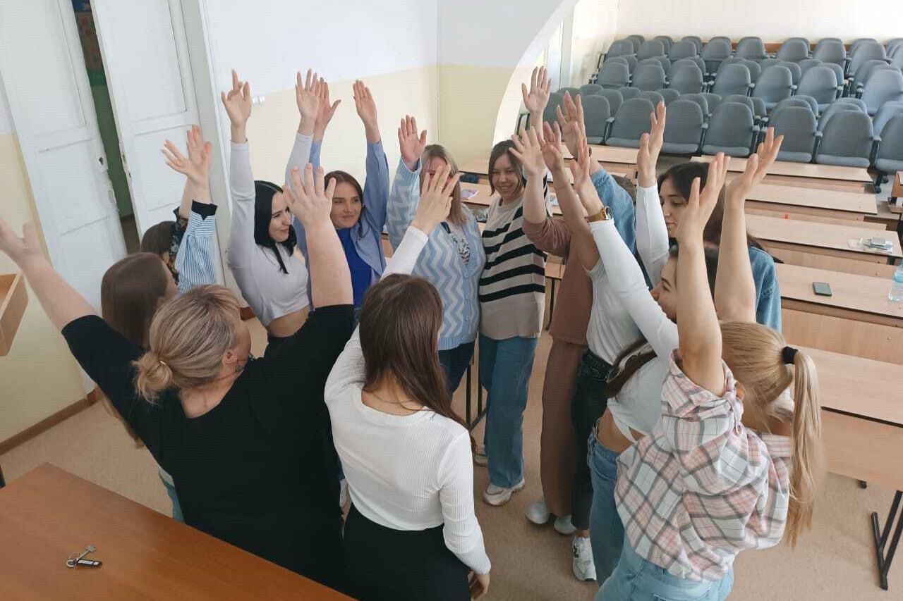 26 апреля куратор Нуриева Алеся провела  кураторский час на тему     'Позитивная занятость как профилактика противоправного поведения' ,Елабужский институт КФУ