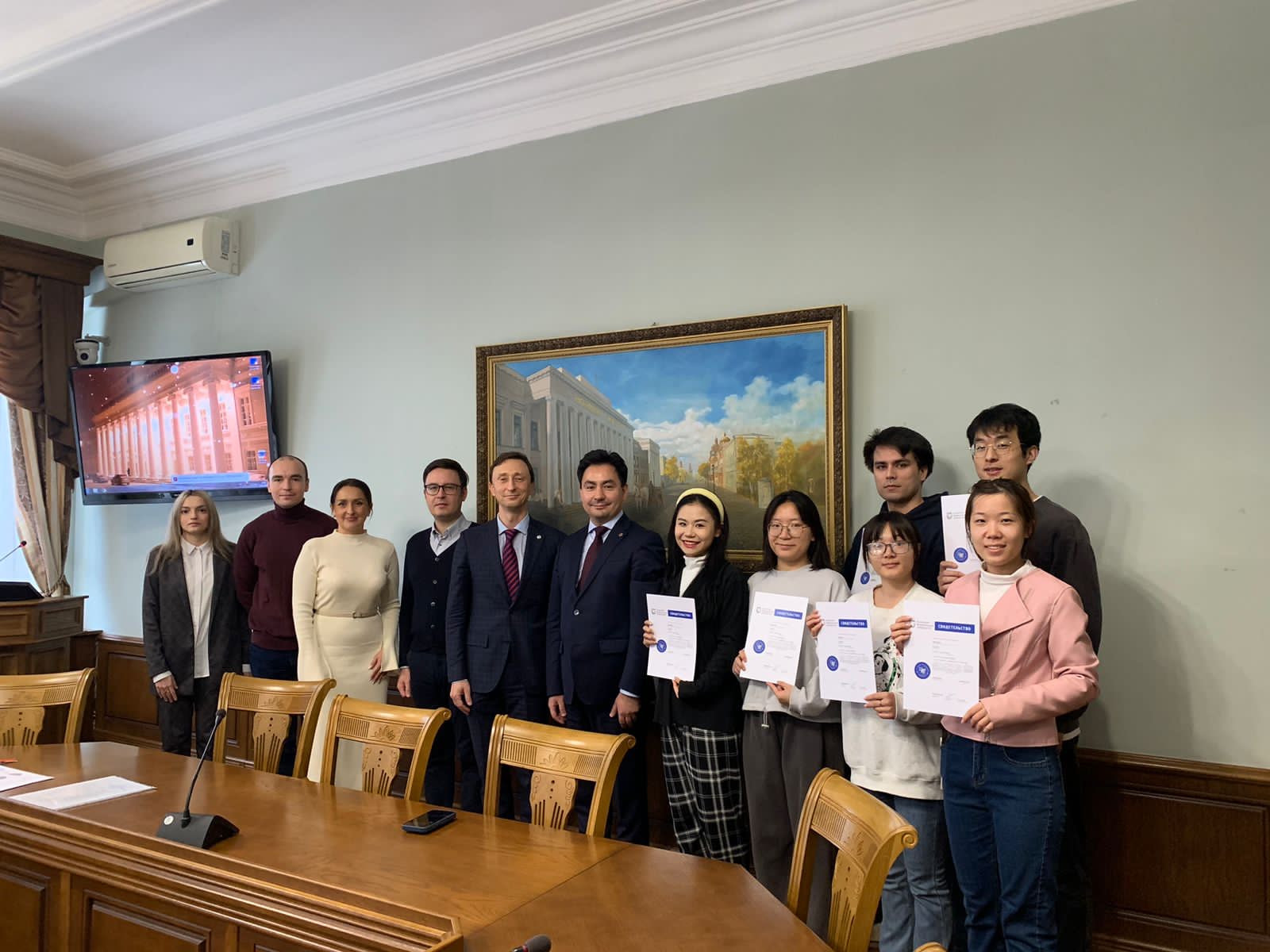 Магистрантам Китайского нефтяного университета (Восточный Китай) вручили документы об освоении программы дополнительного образования по программе Магистрантам Китайского нефтяного университета (Восточный Китай) вручили документы об освоении программы дополнительного образования по программе