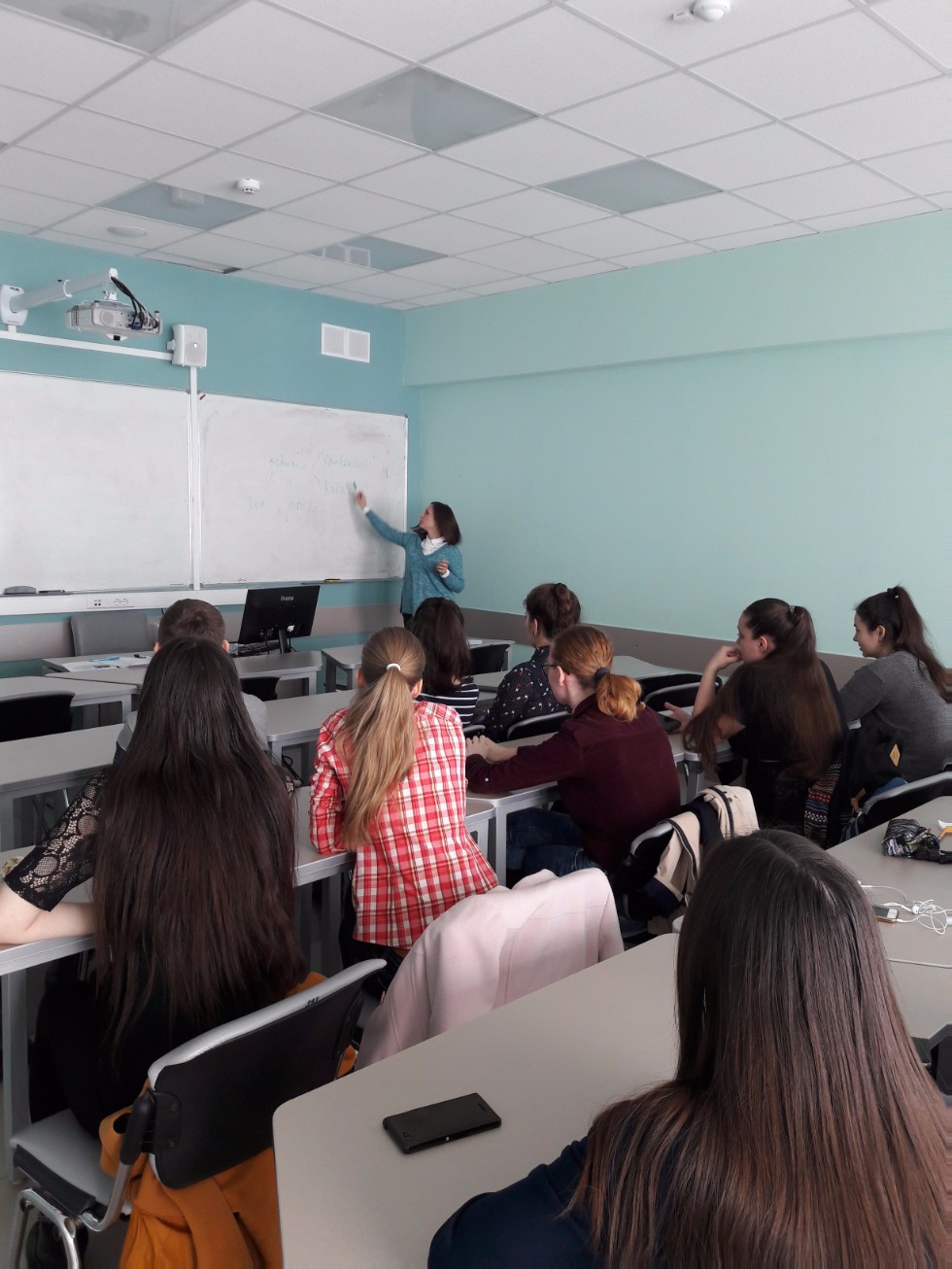 В рамках Недели Немецкого языка состоялся урок, на котором участникам был предложен к просмотру короткометражный фильм на немецком языке 'Der Schwarzfahrer' В рамках Недели Немецкого языка состоялся урок, на котором участникам был предложен к просмотру короткометражный фильм на немецком языке 'Der Schwarzfahrer'