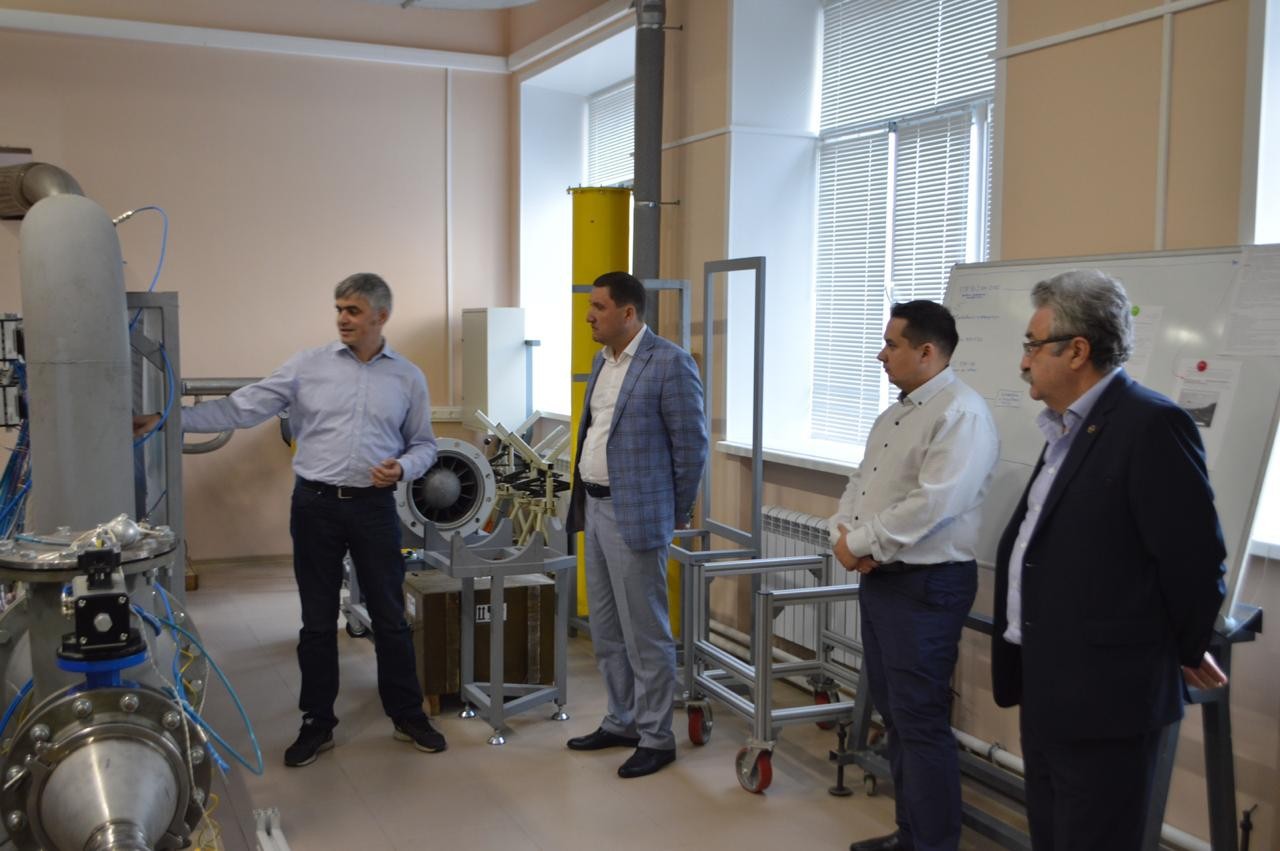 Генеральный директор ООО ИЦ 'Энергопрогресс' Гараев Алмаз Лябисович посетил Инженерный институт КФУ Генеральный директор ООО ИЦ 'Энергопрогресс' Гараев Алмаз Лябисович посетил Инженерный институт КФУ